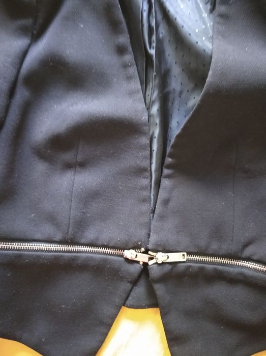 Blazer preto de jovem, em bom estad o
