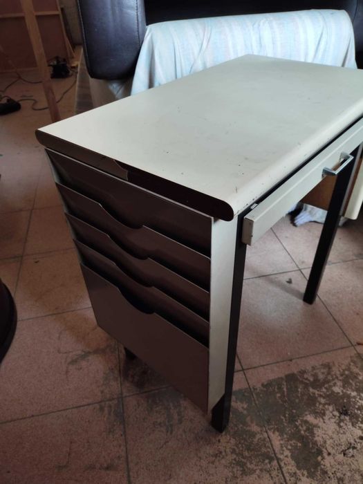 Mesa de apoio escritório vintage em ferro e madeira precisar restauro