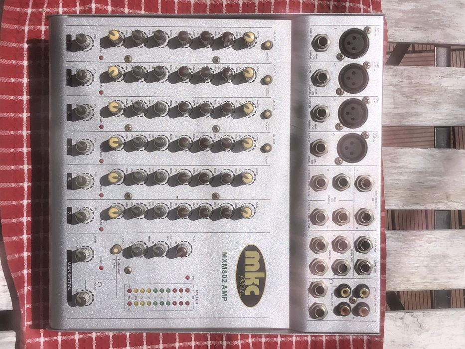 Mesa de Mistura com Amplificador analógico