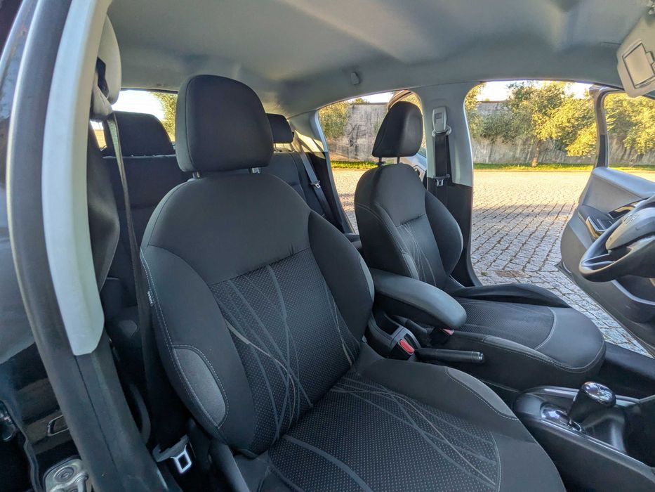 Peugeot 208 Caixa Automática 1.4 Hdi