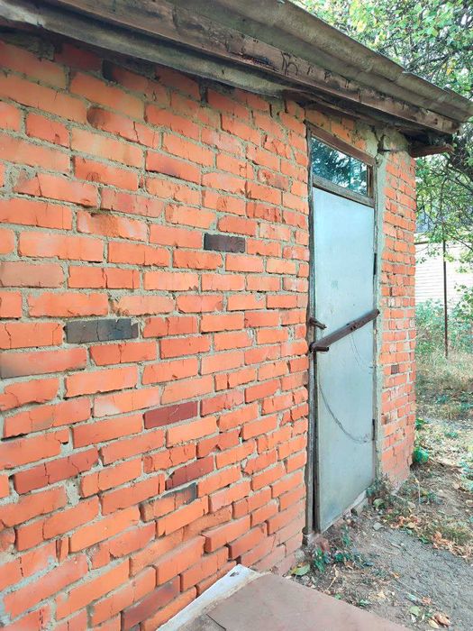 Продам теплий будинок зі зручностями в Дергачах.