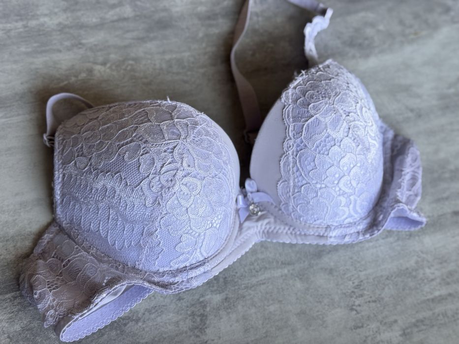 Бюстгальтер білий мереживний 75B стан ідеальний