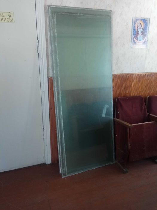 предлагаю стекло  3мм,4мм, 6мм, 8мм.