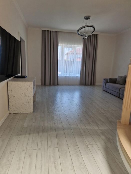 Здається шикарний 4 кімнатний Будинок по Вулиці Козацька.