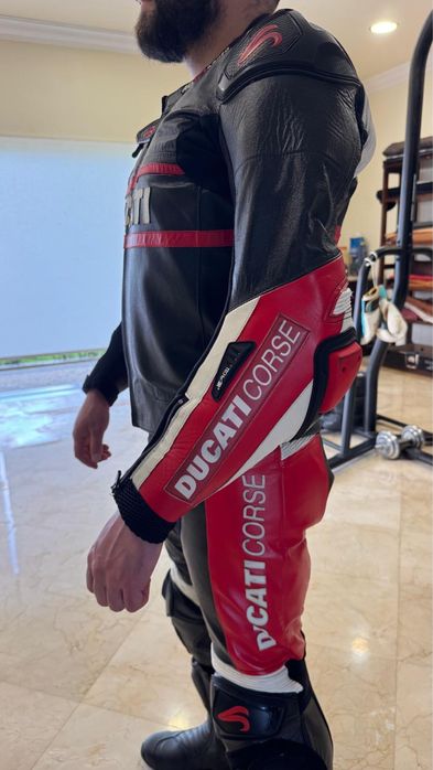 Fato duas Peças em pele de kanguru, confecionado por AG10Moto, preparado Ducati
