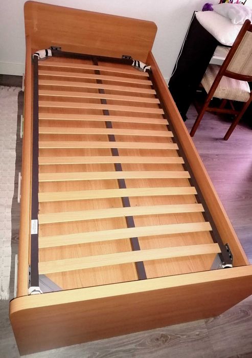Cama solteiro com 4 gavetas e estrado