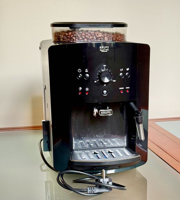 Máquina de café Krups automática com moínho e 2 bicas