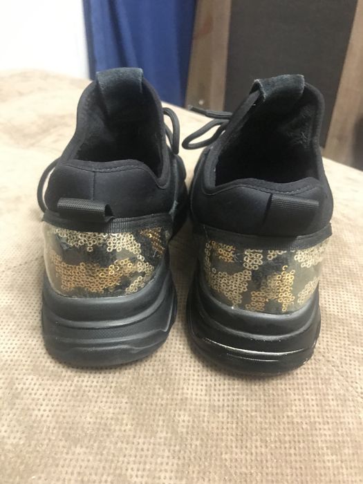 Кросівки на утепленні