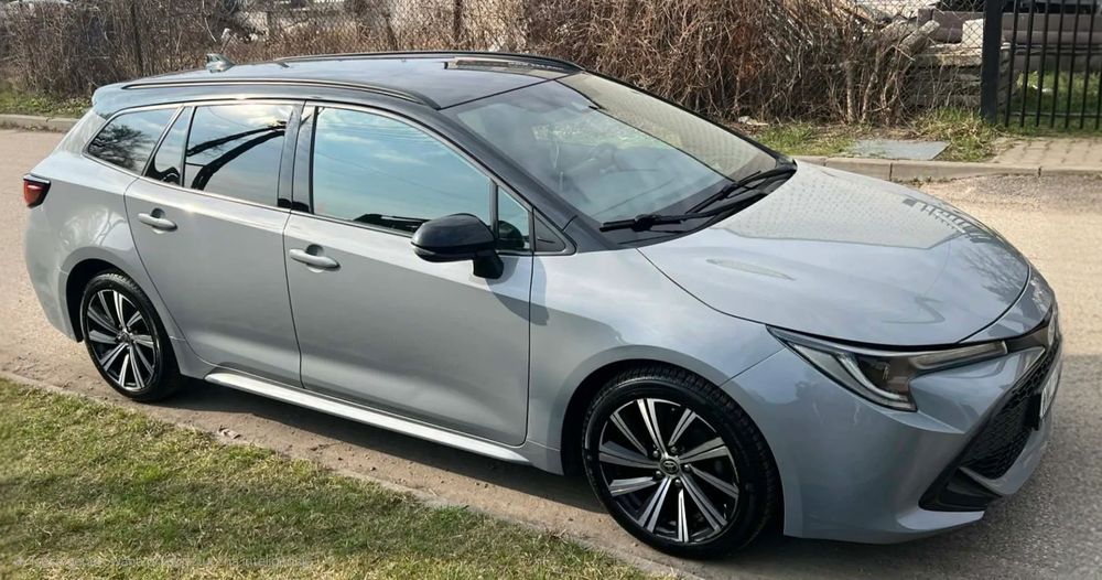 Toyota Corolla Toyota Corolla 1,8 hybrid selection
