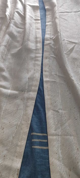 Cortinado composto por 2 peças, oferta para desocupar