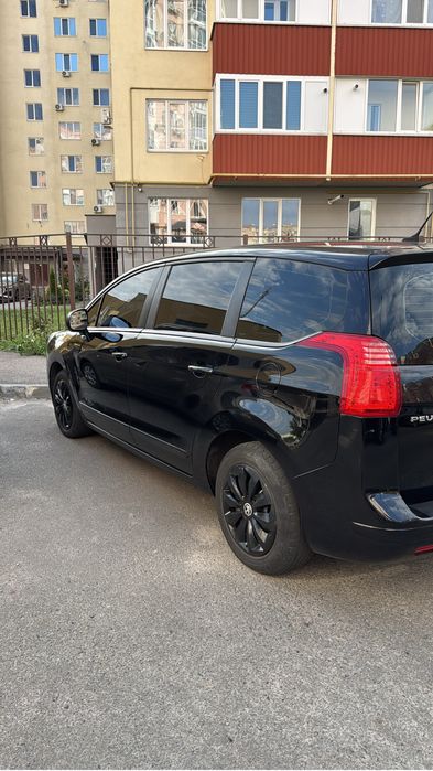 Peugeot     5008
