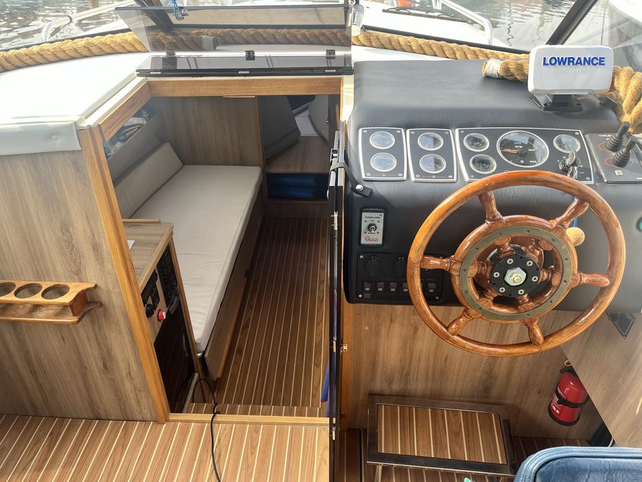 Jacht Motorowy Hastla 26 houseboat Bogate Wyposazenie