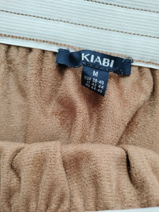 Saia em pele sintética