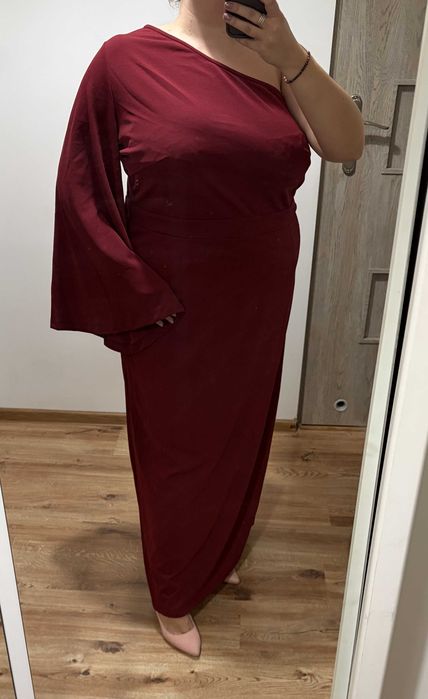 Maxi długa sukienka bordowa plus size 54 na jedno ramię
