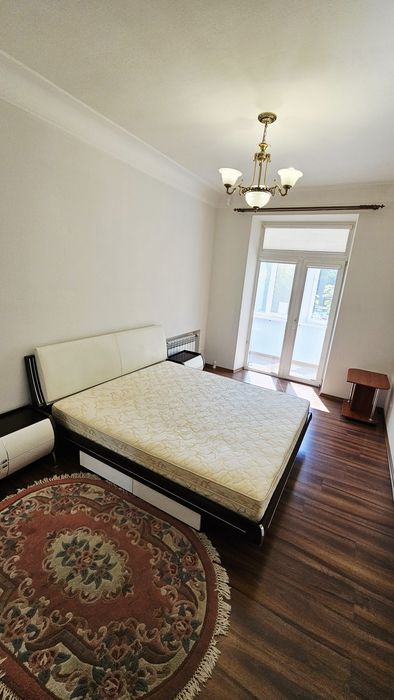 Продам 3кв. Центр, сталинка 2 этаж, гараж, набережная