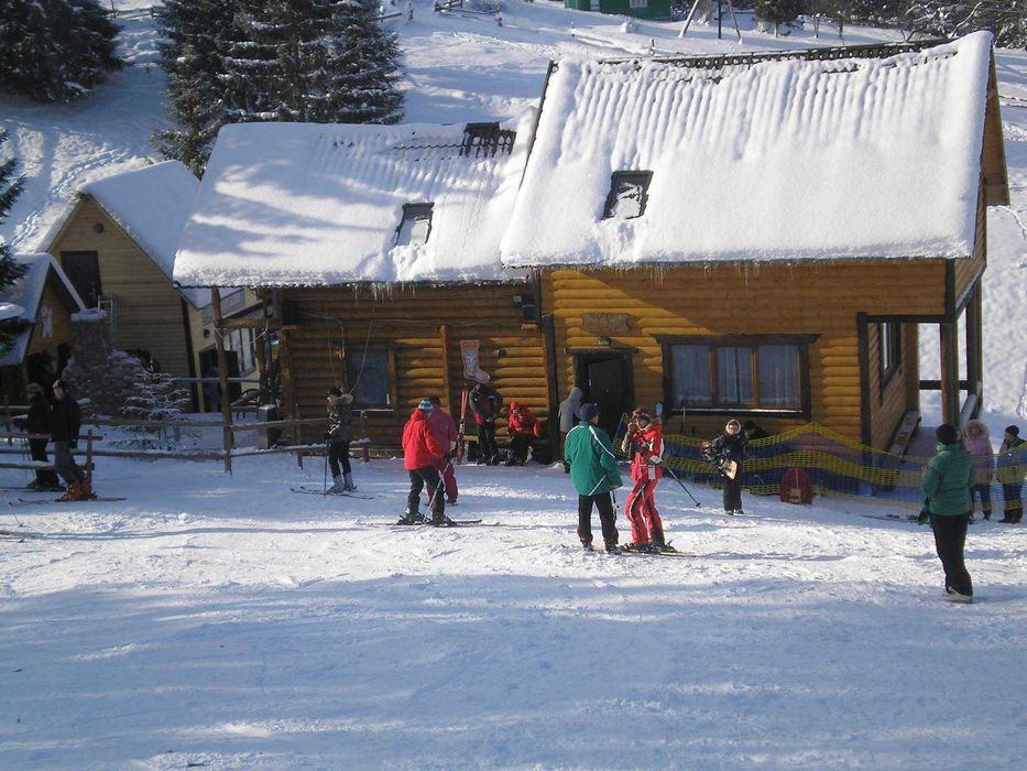 Продається база відпочинку "Яблуницький Перевал" с. Яблуниця