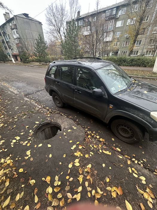 Автомобіль Toyota RAV4