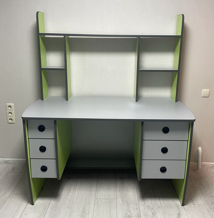 Стол письменный