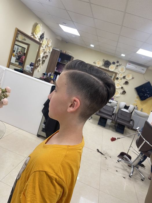 Модель окрашивание, Ботокс, Фарбування, Стрижка, зачіска ,Укладка