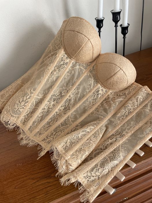 Корсет мереживний