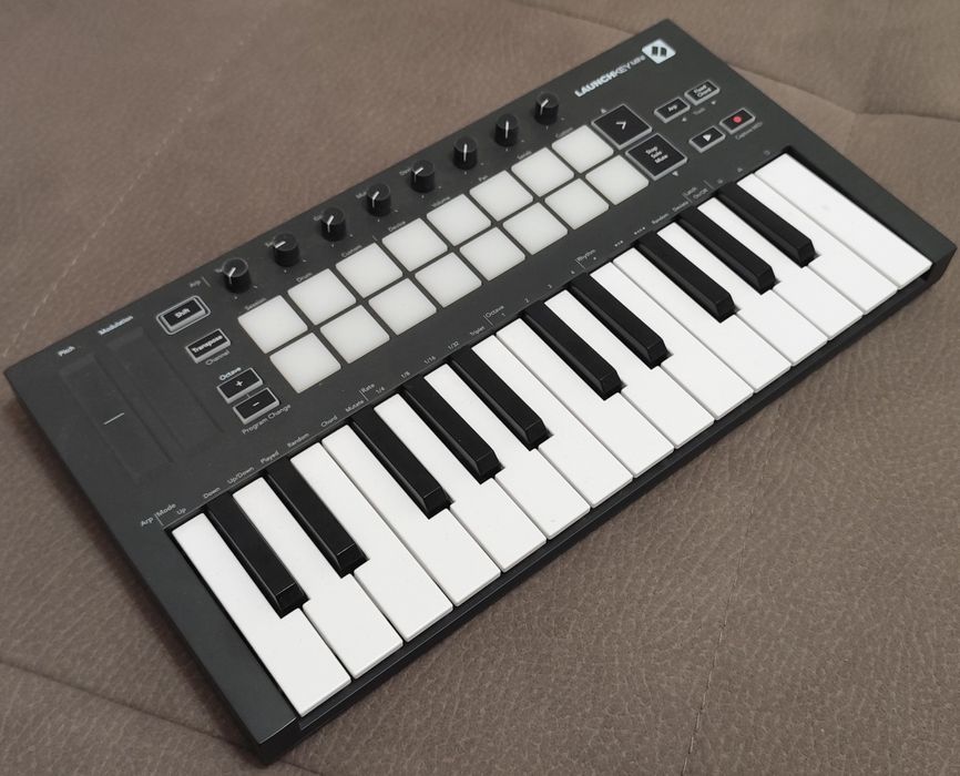 Teclado MIDI Novation Launchkey Mini 25