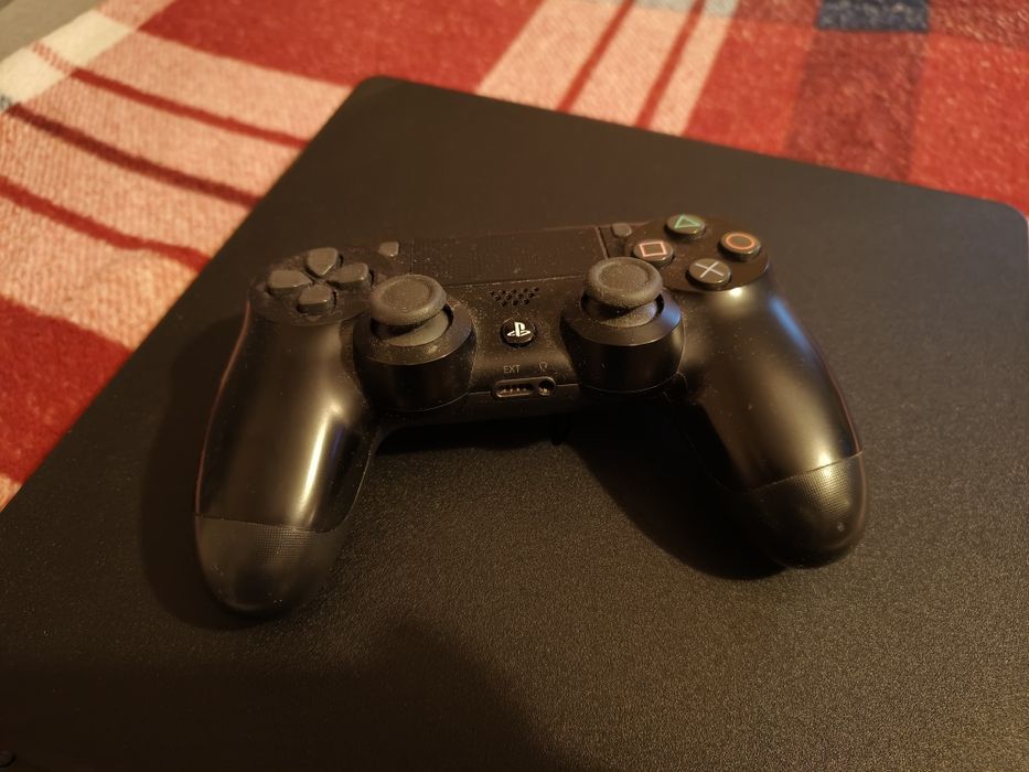 PS4 slim + pad + gra  watch dogs legion 2