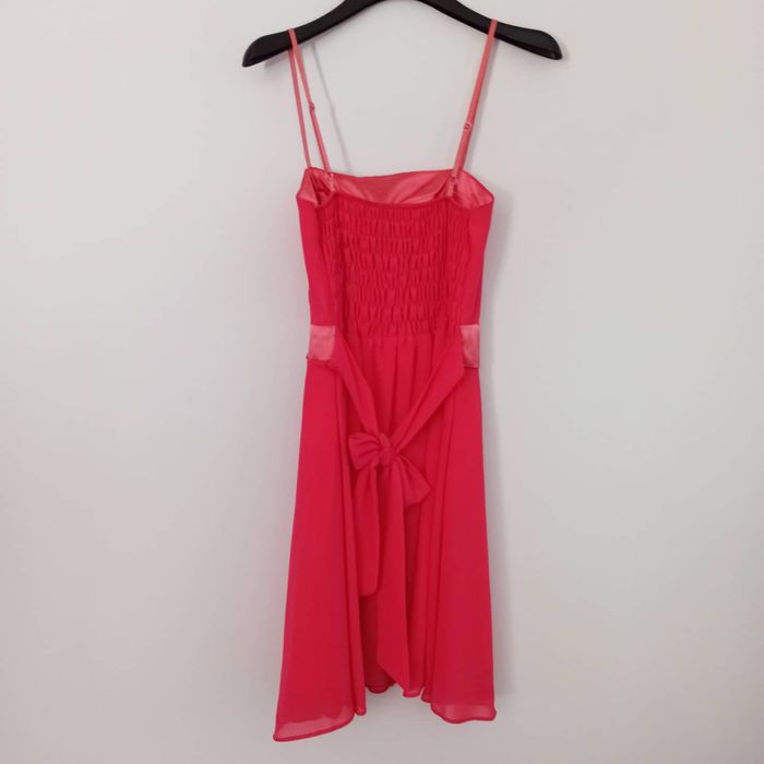 Vestidos curtos de cerimónia variados