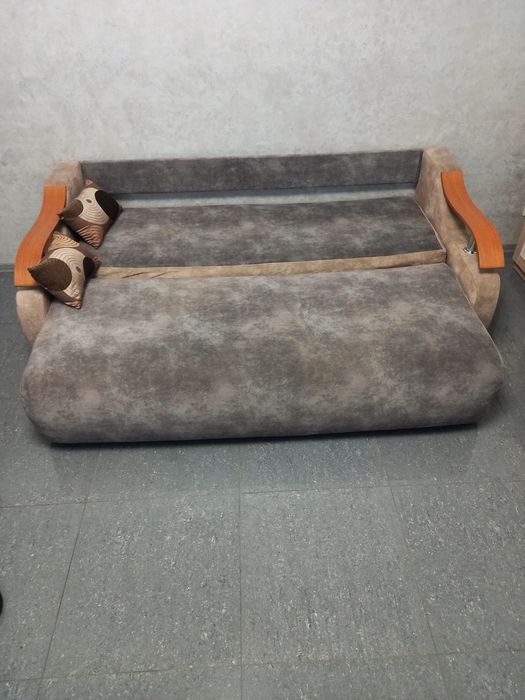 Диван перетягнутий