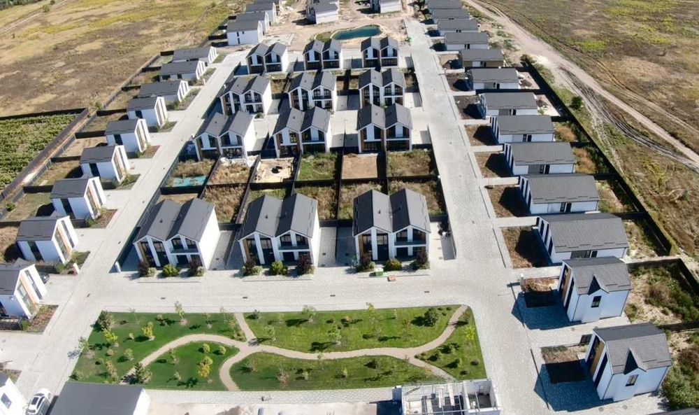 Котедж з документами 100 м² в котеджному містечку з озером, біля Десни