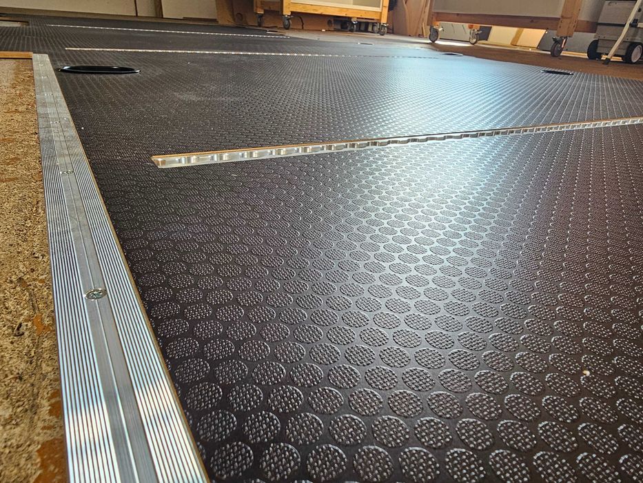 Podłoga 12 mm do Mercedesa Sprintera z klejonymi Listwami Air Line