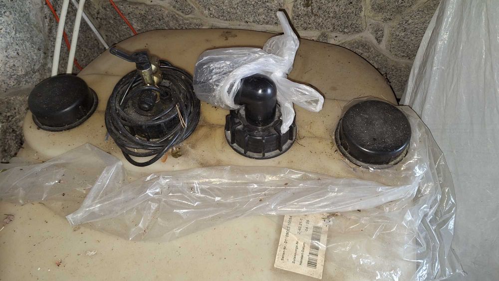 Zbiornik 1000 l z pompka na paliwo,olej opalowy ,wodę,deszczówkę,szam