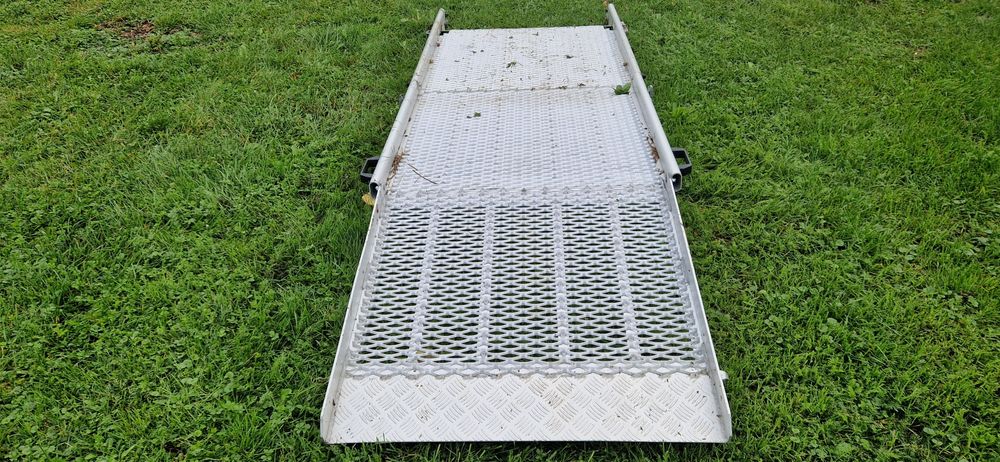 Rampa wjazdowa dla niepełnosprawnych  do samochodu