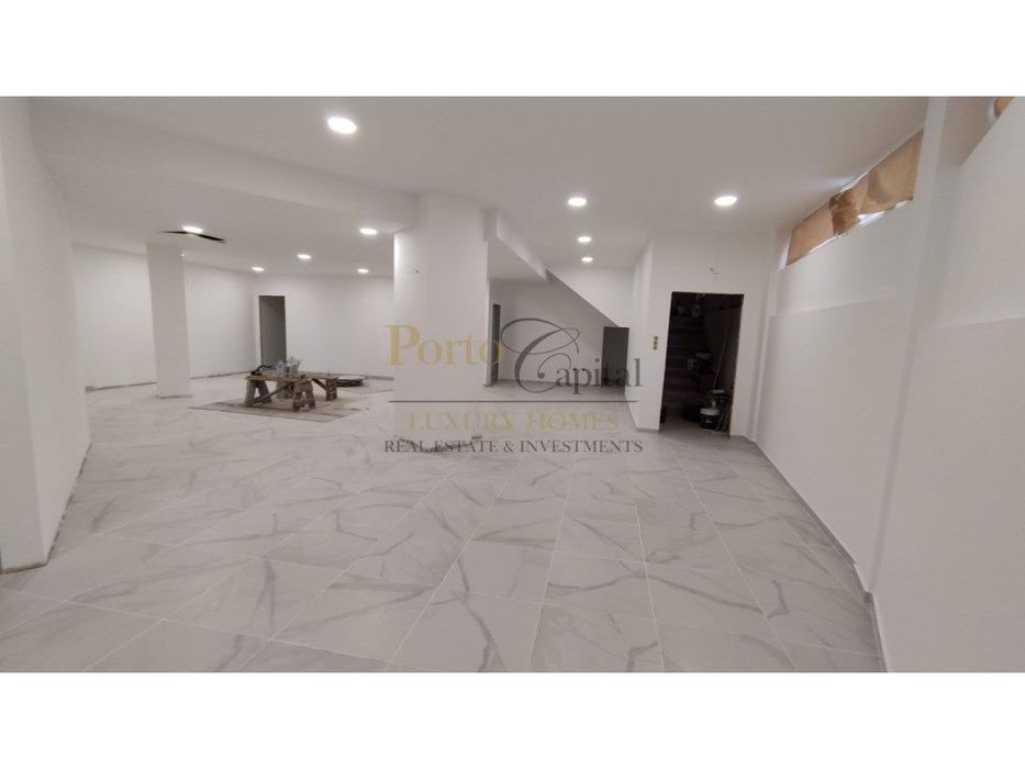 Espaço Comercial Para Arrendamento Em Monte Dos Burgos, Senhora Da ...