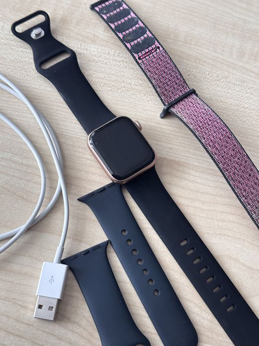 Sprzedam Apple Watch SE 1 40 mm Gold.