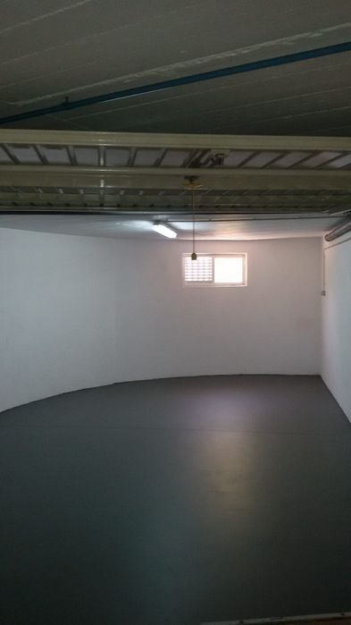Aluga se Garagem na Rua Direita de Massama