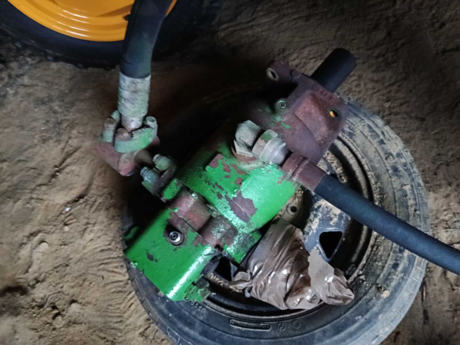 Hydromotor ,hydrostat jazdy sieczkarni kombajnu  John Deere