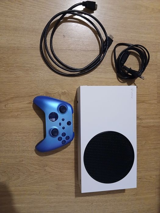 Xbox Series S e um mando.