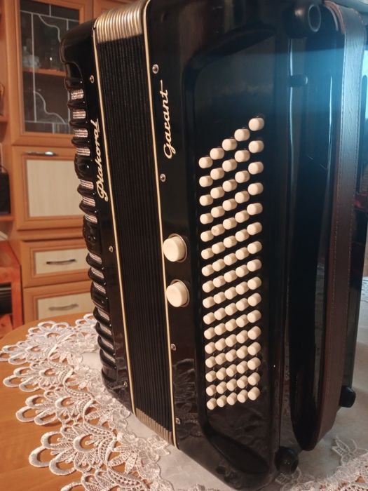 Akordeon 80-basowy niemiecki piakordia