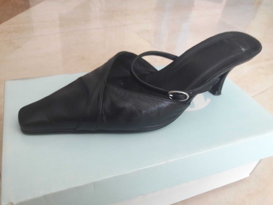 Mules de salto alto, em pele, tam 40