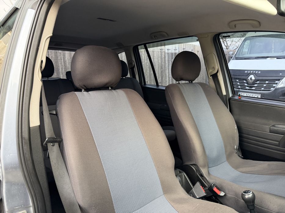 Opel Zafira 2004 рік 1,6 бенз 7 - місна