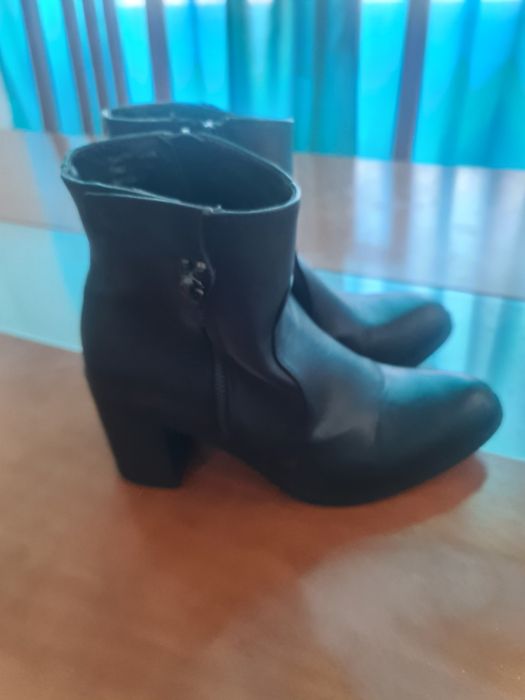 Botas pretas como novas