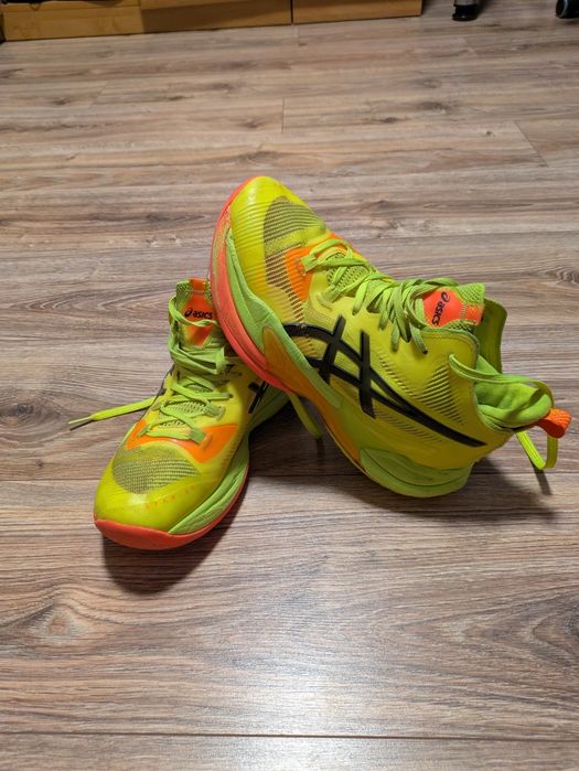 Волейбольні кросівки asics Metarise