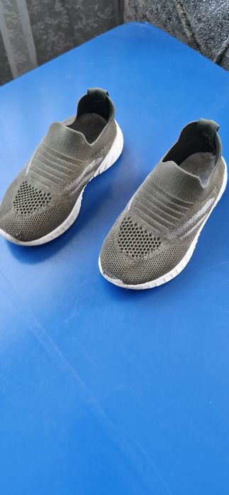 Кросівки сіточкою, кеди, тапочки в садік 28 р.