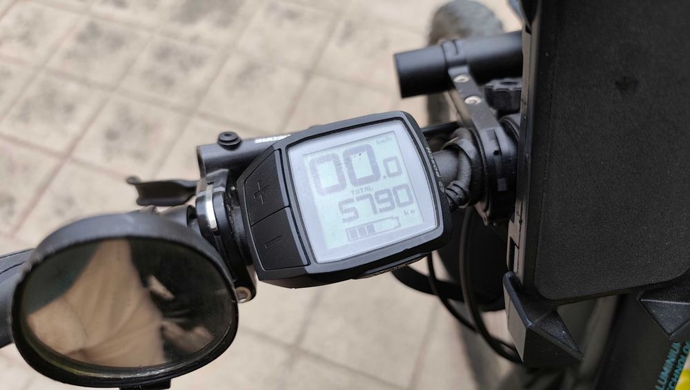 E-Bike BTT roda 27,5 polegadas, Marca "Cube" com motor Bosch