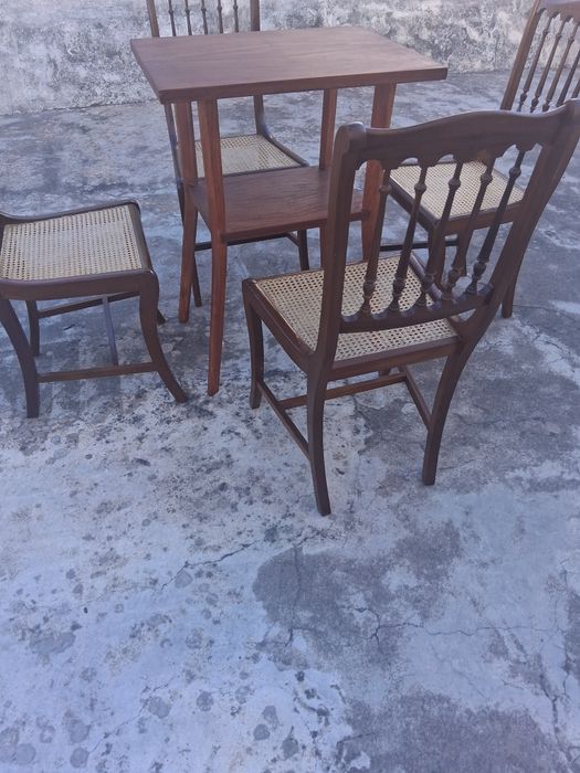 Cadeiras em palhinha