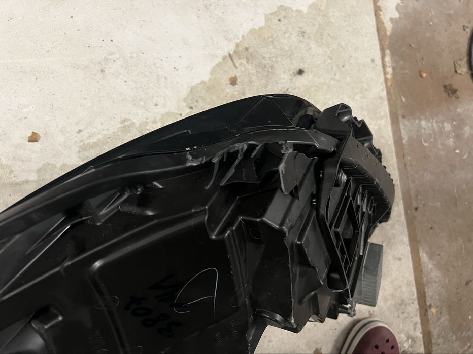 Фара передня tesla Y