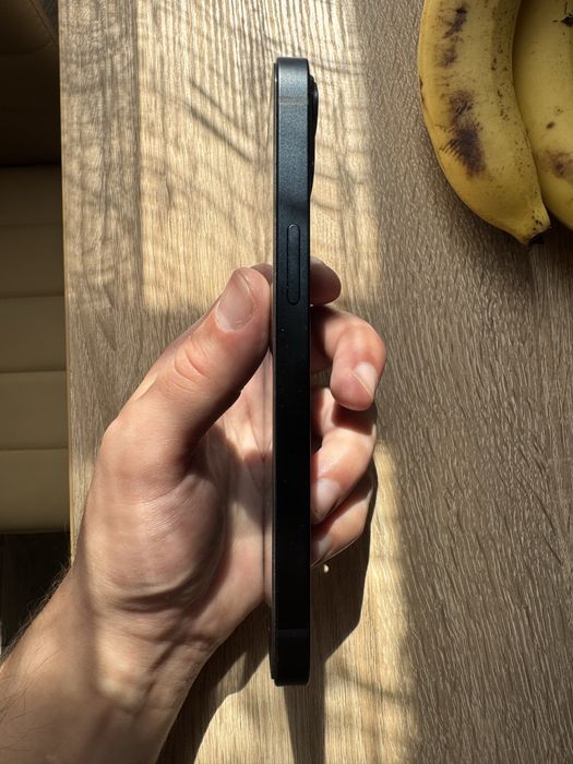 Продам айфон 13