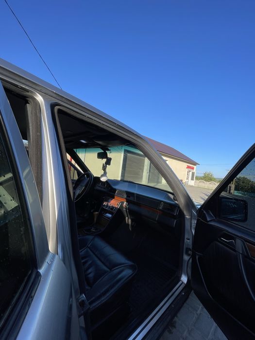 Мерс хорошому стані  їде добре кого цікавить все номер є…