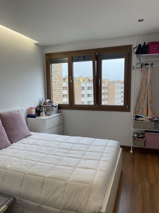 Quarto Suite em Apartamento T2 para Arrendamento