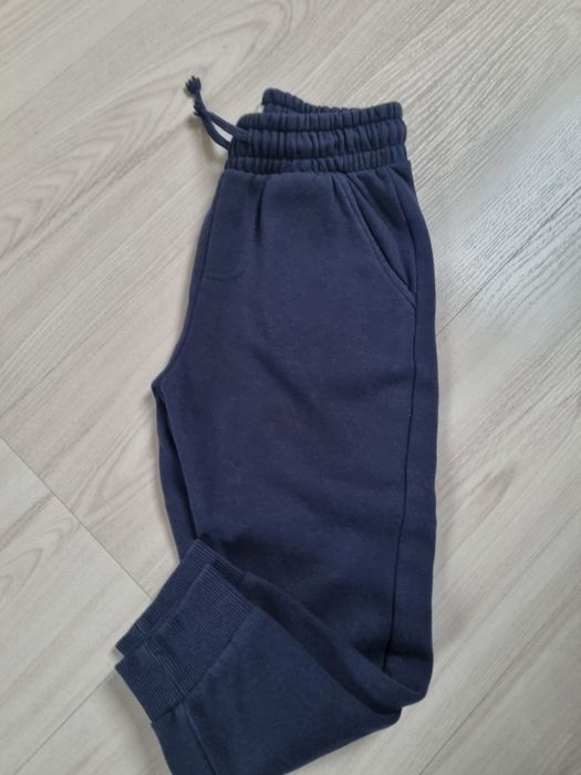 Spodnie dresowe granatowe F&F roz 104